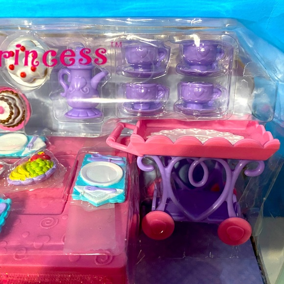 MY LITTLE PONY G3 NWT VTG 2005 CRYSTAL PRINCESS CRYSTAL RAINBOW DINING ROOM RARE - Picture 4 of 14